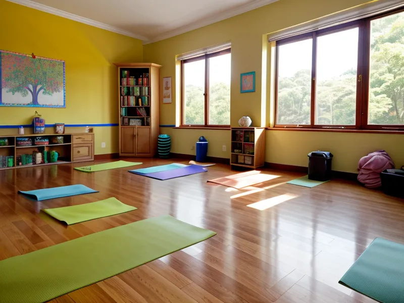 Zapatos de niño junto a una colchoneta de yoga infantil bajo el sol de un patio escolar en Quito